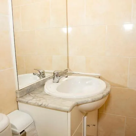 Appartement Ground Floor 2 Bed With Garden & Communal Pool