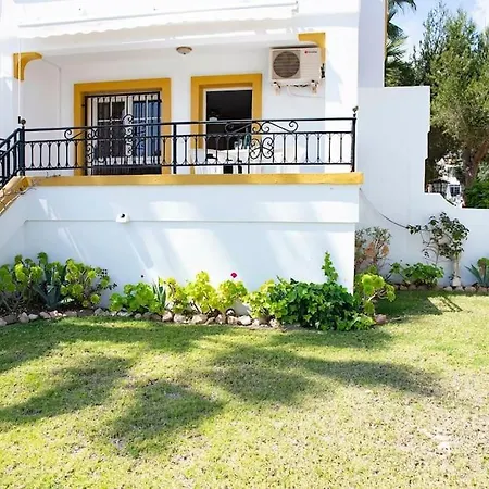 Appartement Ground Floor 2 Bed With Garden & Communal Pool