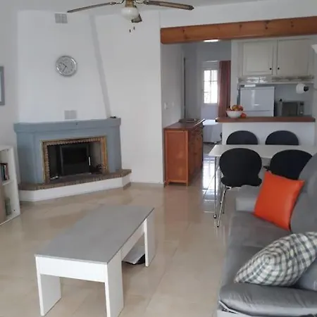 Appartement Ground Floor 2 Bed With Garden & Communal Pool